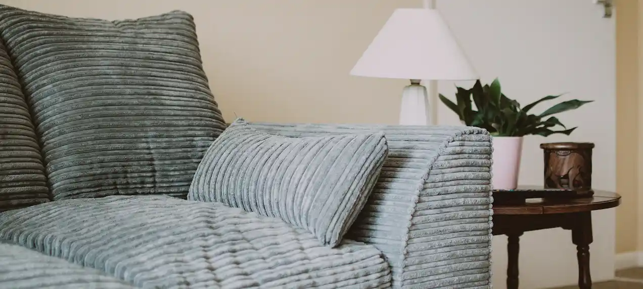 Airbnb longue durée - salon confortable prêt pour un séjour de plusieurs mois