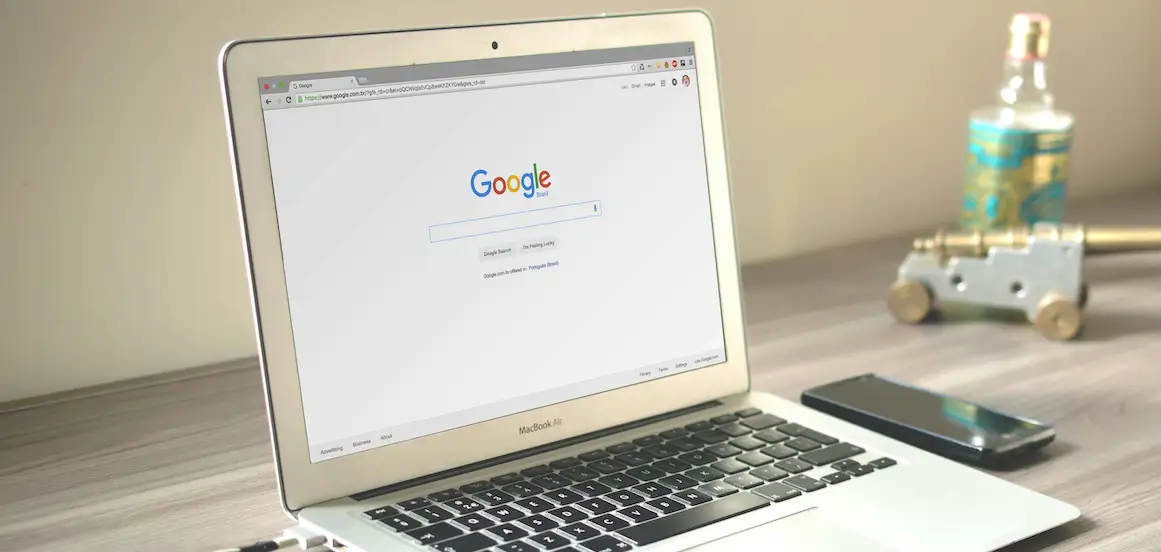 analyser la concurrence Airbnb - écran avec résultats de recherche et annonces comparables