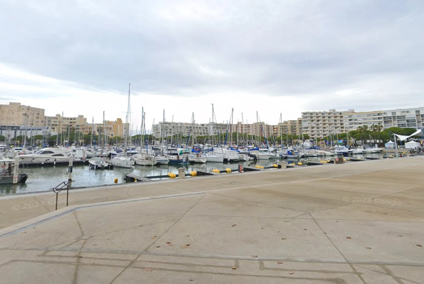 Vue du front de mer de Carnon illustrant la conciergerie Airbnb locale