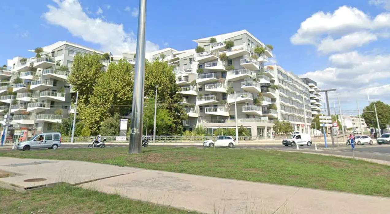 Vue de Castelnau-le-Lez illustrant la conciergerie Airbnb locale Halo Butler